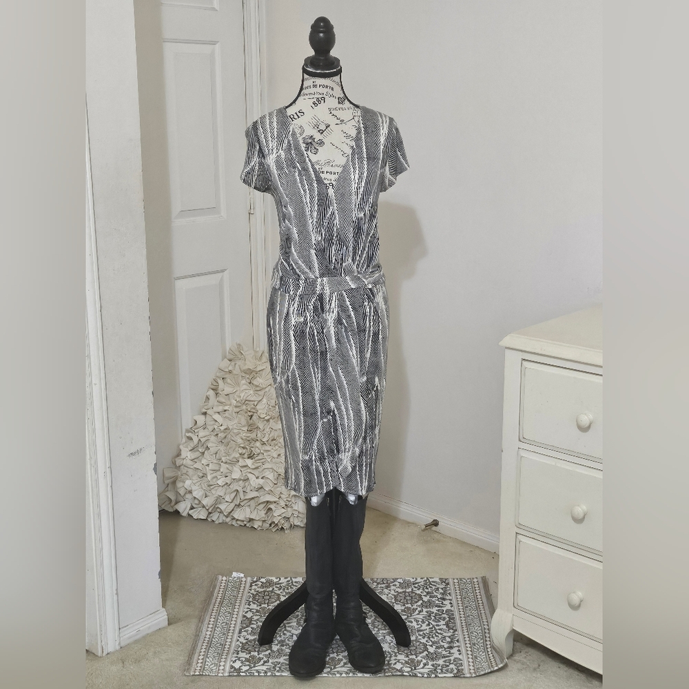 Banana Republic Elegant Gray Patterned Wrap Dress